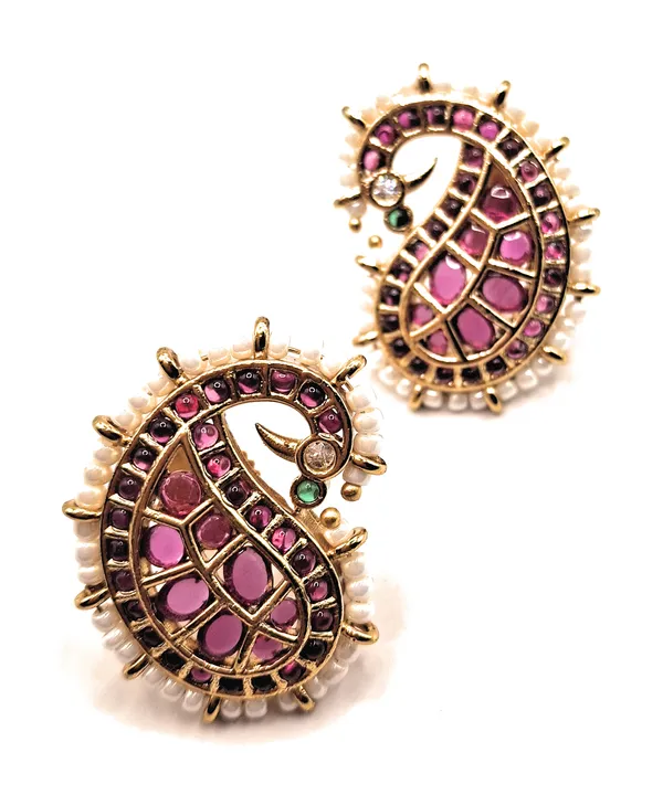 Gold_Alloy_And_Gold_Plated_Premium_Stud_Earrings_For_Women
