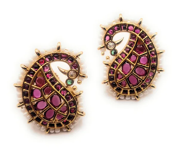 Gold_Alloy_And_Gold_Plated_Premium_Stud_Earrings_For_Women
