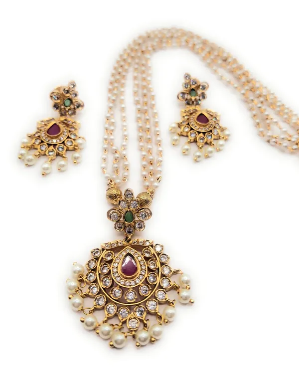 Pearl_And_White_Alloy_And_Gold_Plated_And_American_Diamond_Premium_Pendant_Set_For_Women