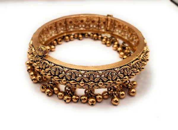 Gold_Polished_Alloy_And_Gold_Plated_Premium_Kada_For_Women