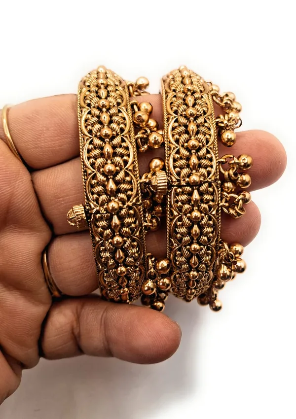 Gold_Polished_Alloy_And_Gold_Plated_Premium_Kada_For_Women