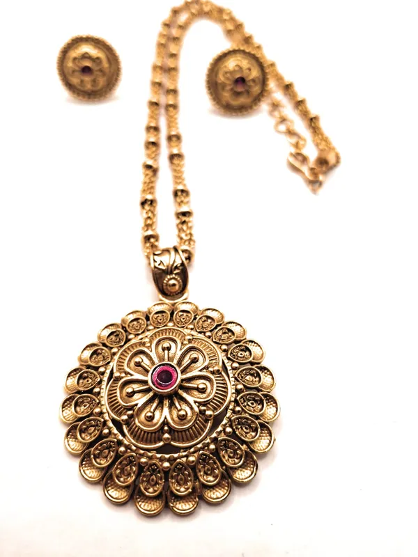 Gold_Polished_Alloy_And_Gold_Plated_And_Artificial_Stones_Premium_Pendant_Set_For_Women