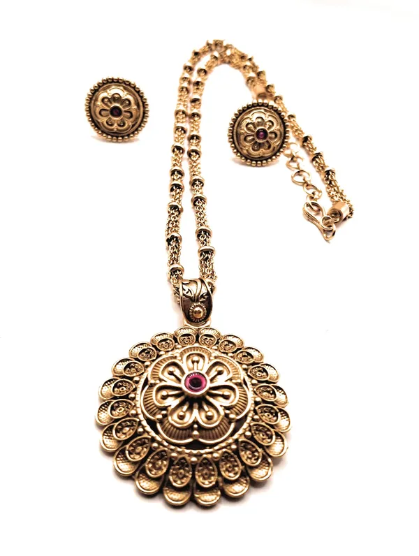 Gold_Polished_Alloy_And_Gold_Plated_And_Artificial_Stones_Premium_Pendant_Set_For_Women