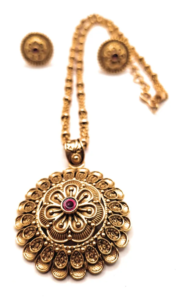 Gold_Polished_Alloy_And_Gold_Plated_And_Artificial_Stones_Premium_Pendant_Set_For_Women