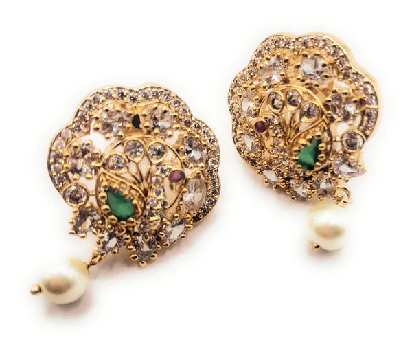 Gold_Alloy_And_Gold_Plated_Premium_Stud_Earrings_For_Women