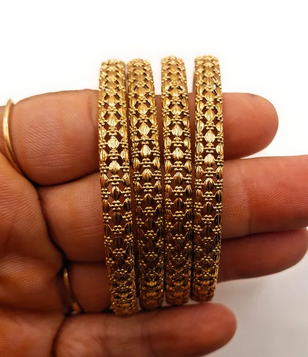 Gold_Polished_Alloy_And_Gold_Plated_Premium_Bangles_For_Women
