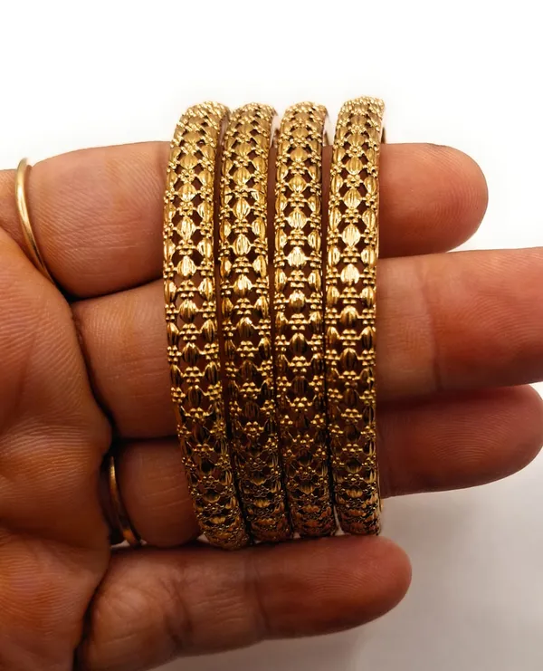 Gold_Polished_Alloy_And_Gold_Plated_Premium_Bangles_For_Women