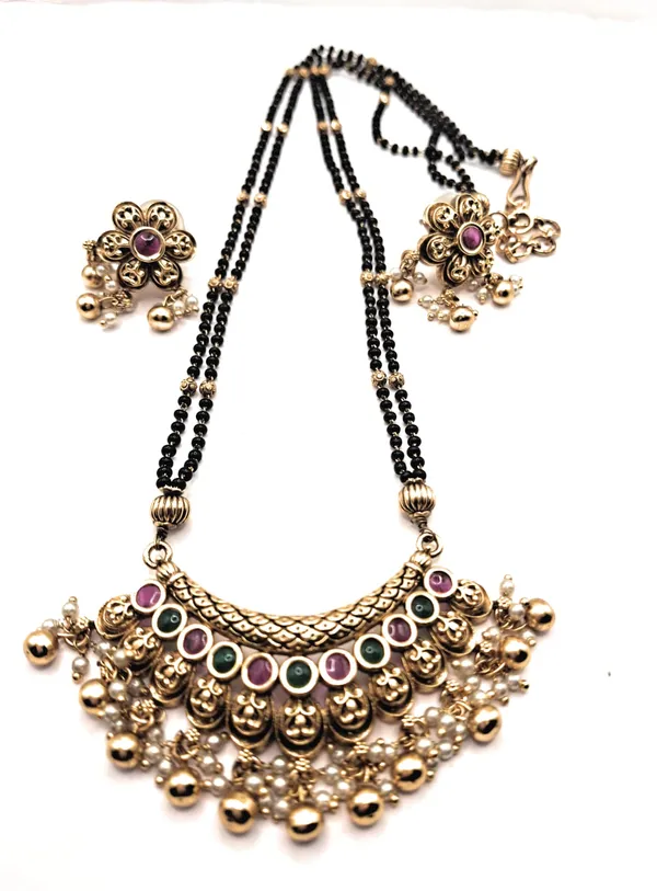 Gold_And_Red_And_Green_Alloy_And_Gold_Plated_And_Artificial_Stones_And_Black_Beads_Premium_Mangalsutra_For_Women