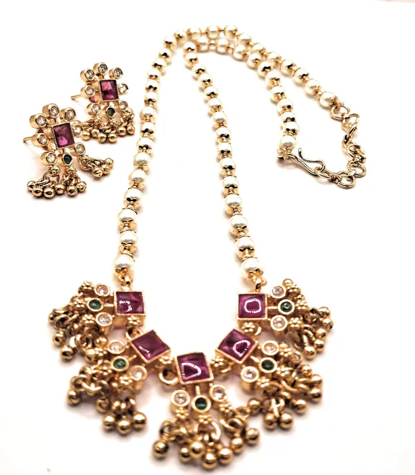 Pearl_And_Red_Alloy_And_Gold_Plated_Premium_Jewellery_Set_For_Women