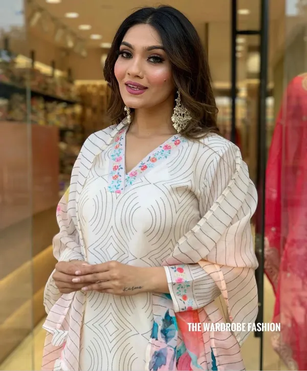 Cream_Cotton_Blend_Premium_Kurta_Set_For_Women