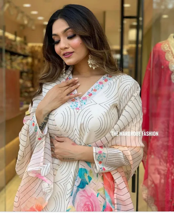 Cream_Cotton_Blend_Premium_Kurta_Set_For_Women