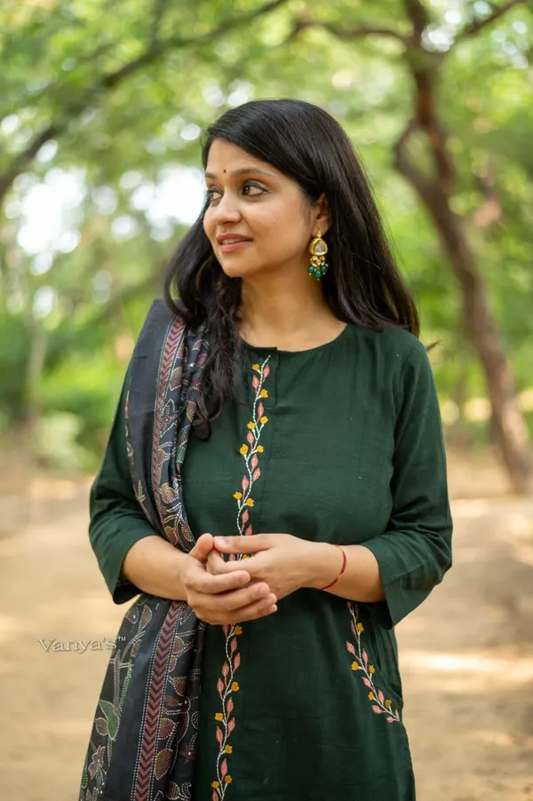 Green_Cotton_Blend_Premium_Kurta_Set_For_Women