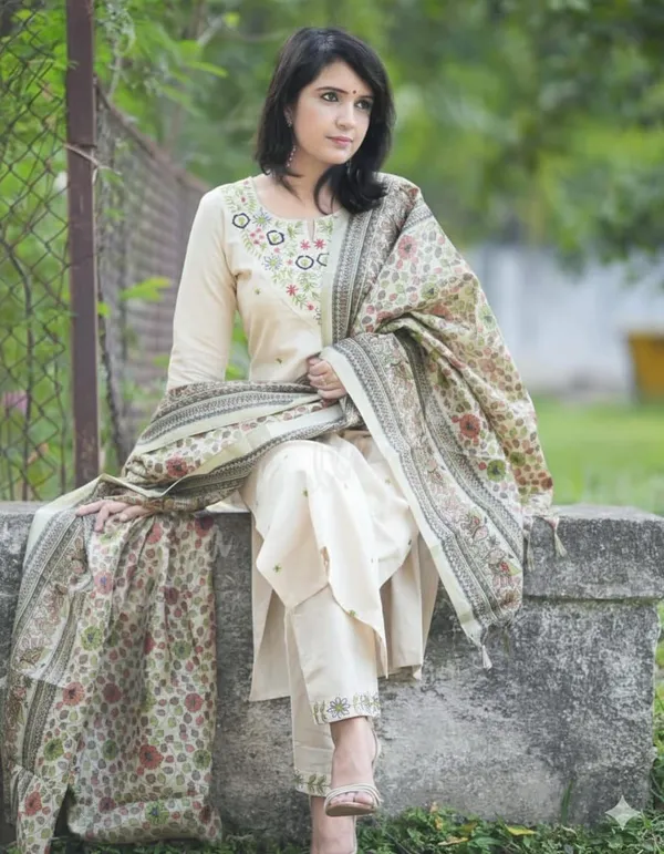 Cream_Cotton_Blend_Premium_Kurta_Set_For_Women