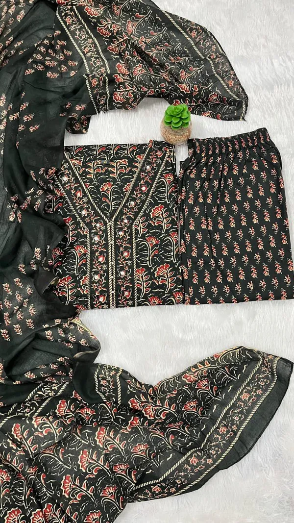 Black_Cotton_Blend_Premium_Kurta_Set_For_Women