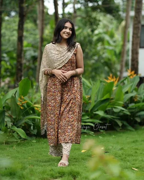 Multicolor_Cotton_Blend_Premium_Kurta_Set_For_Women