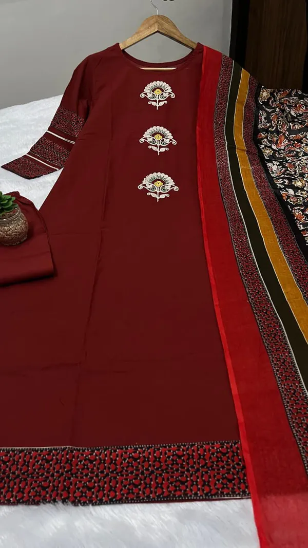Maroon_Cotton_Blend_Premium_Kurta_Set_For_Women
