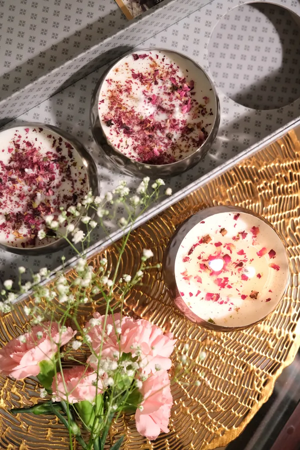 Multicolor_Tara_Soy_Wax_With_Crystals,_Dried_Flowers_&_Clove_