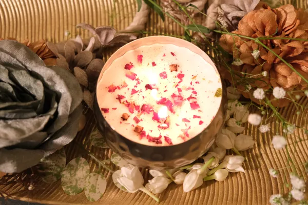 Multicolor_Tara_Soy_Wax_With_Crystals,_Dried_Flowers_&_Clove_