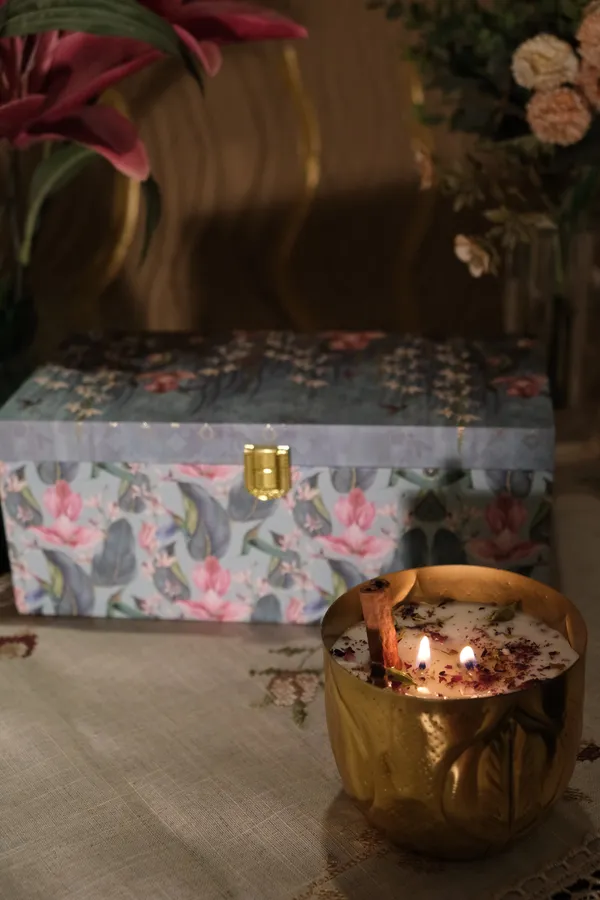 Multicolor_Dipti_Candle_Soy_WaxWith_Dried_Flower_&_Cardamom