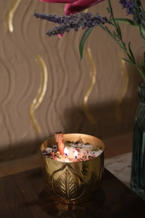 Multicolor_Dipti_Candle_Soy_WaxWith_Dried_Flower_&_Cardamom