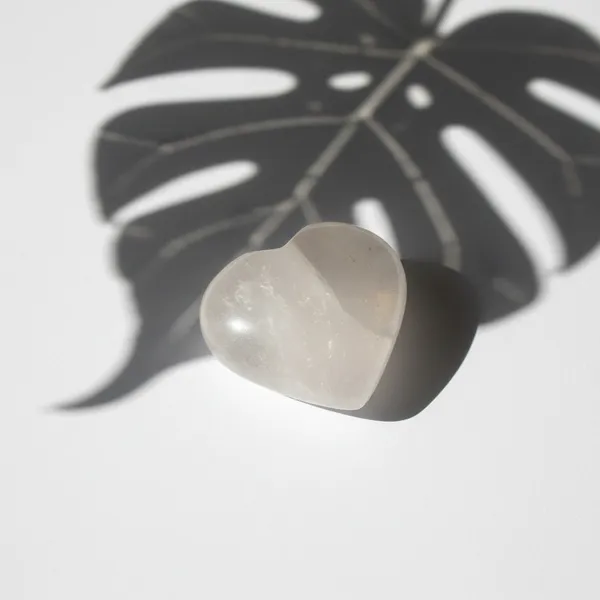 Transparent_Clear_Quartz_Heart_Crystal_Palmstone