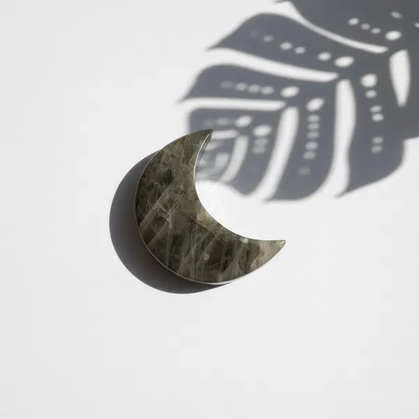Light_Translucent_Gray_To_Deep_Smoky_Quartz_Moon_Crystal_Palmstone_