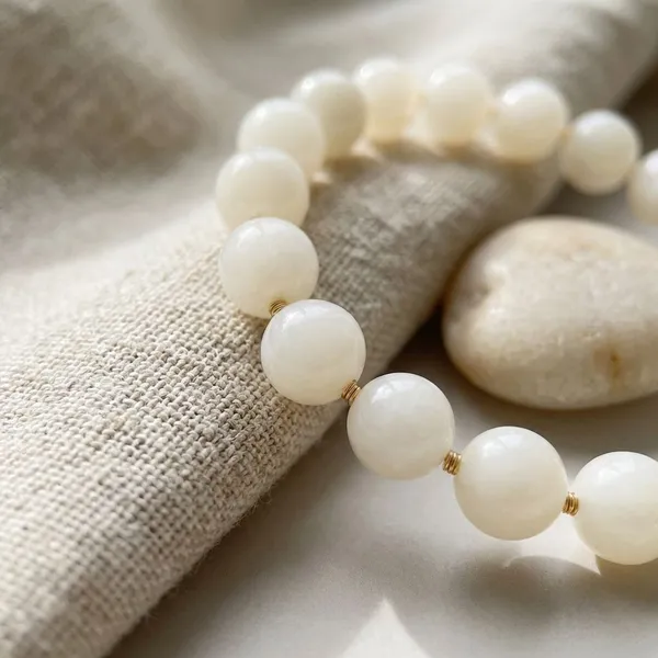 White_Quartz_Crystal_Stone_Bracelet_For_Clear_Mental_Clutter,_Promote_Focus_And_Concentration,_And_Bring_Clarity_To_Your_Thoughts