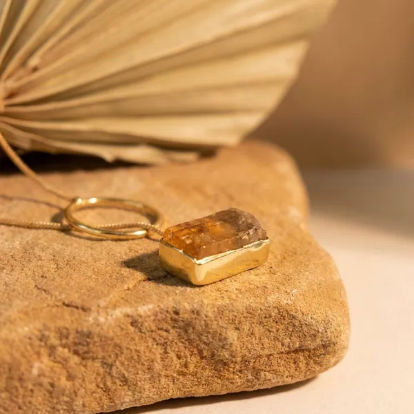 Pale_Yellow_To_Honey_Orange_Citrine_Crystal_Gold_Plated_Birthstone_For_November_Born_Individuals