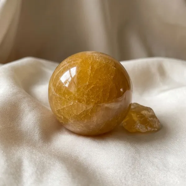 Golden_Yellow_Aventurine_Sphere_Crystal_Stone_Sphere_For_Boosts_Confidence_