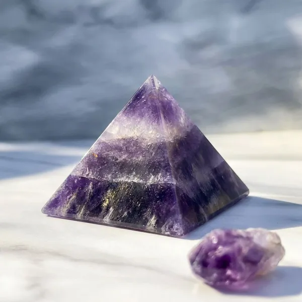 Shades_Of_Purple_And_White_Amethyst_Crystal_Stone_Pyramid_For_Provides_Psychic_Protection_And_Clears_Negative_Energy,Enhances_Meditation_And_Spiritual_Practices