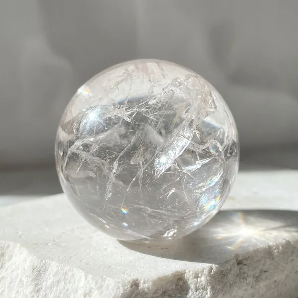 Transparent_Clear_Quartz_Sphere_Crystal_Stone_For_Enhances_Clarity