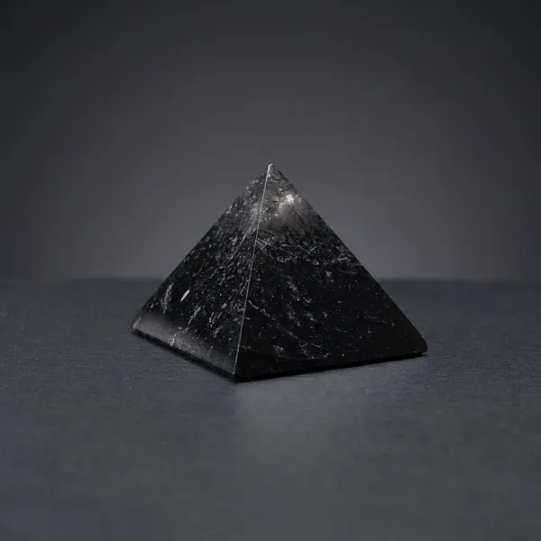 Black_Tourmaline_Crystal_Stone_Pyramid_For_Grounds_Emotions_And_Provides_A_Sense_Of_Security,Helps_Release_Fear,_Anxiety,_And_Emotional_Tension