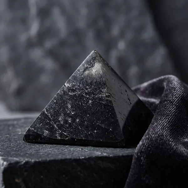 Black_Tourmaline_Crystal_Stone_Pyramid_For_Grounds_Emotions_And_Provides_A_Sense_Of_Security,Helps_Release_Fear,_Anxiety,_And_Emotional_Tension