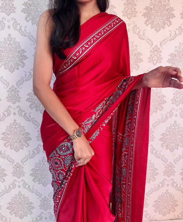 Red_Printed__Paisley_Bollywood_Satin_Saree_For_Women