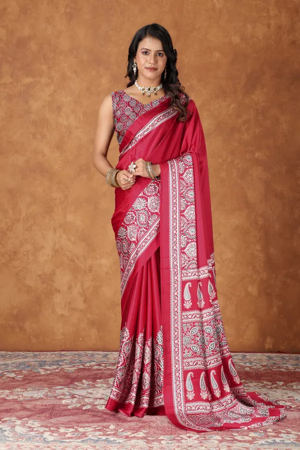 Red_Printed_Bollywood_Crepe_Saree_For_Women