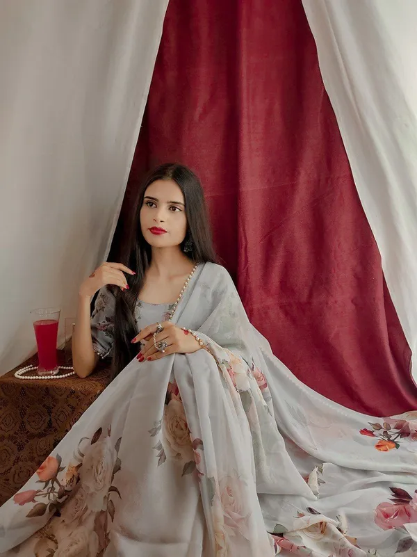 Off_White_Floral_Print_Bollywood_Georgette_Saree_For_Women