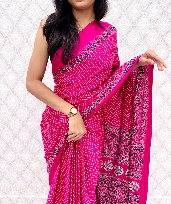 Pink_Satin_Silk_Classic_Chevron_Prints_Saree_For_Women