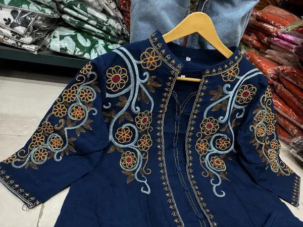 Elegant_Navy_Blue_Embroidered_Kurta_Set_for_Women
