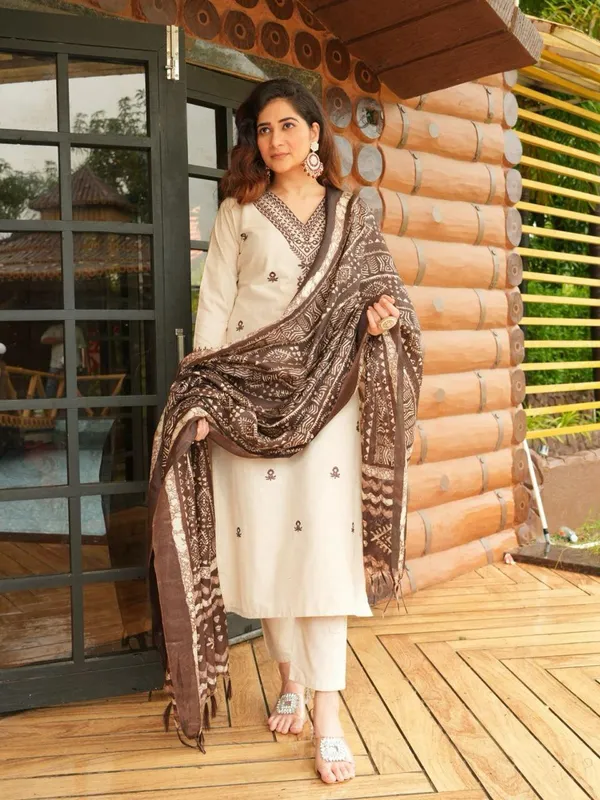 Beige_Cotton_Kurta_Set_For_Women