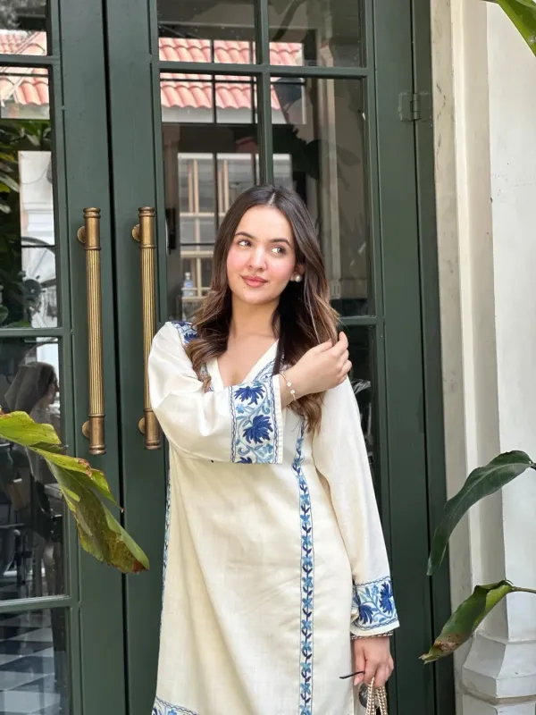 White_Blue_Floral_Embroidered_Kurta_Pant_Set