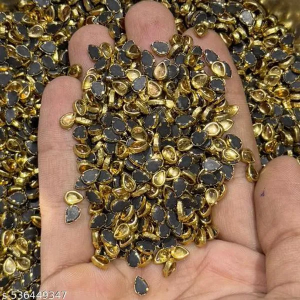 Golden_color_pan_kundan_stones_Framed_(100_grams)
