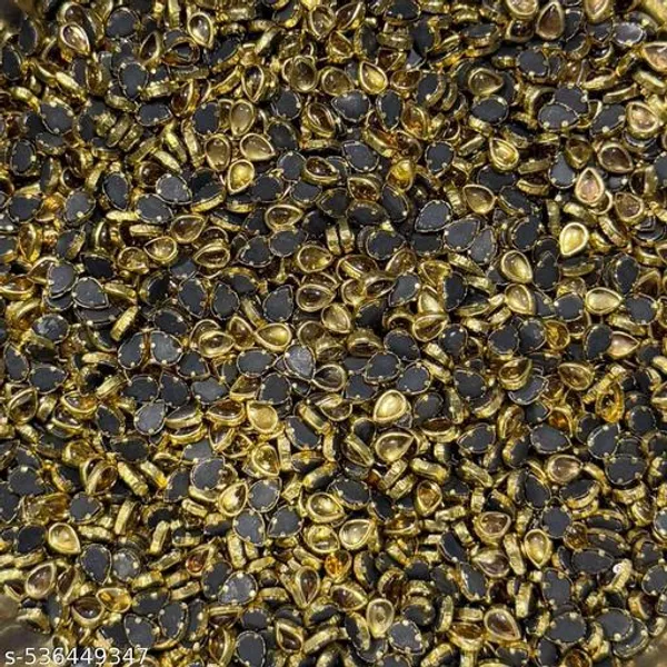 Golden_color_pan_kundan_stones_Framed_(100_grams)