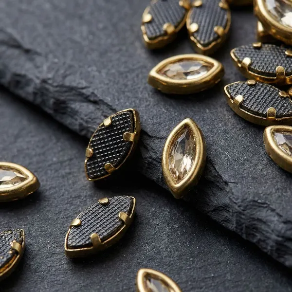 Eye_Shape_Golden_Kundan_Framed_Stone