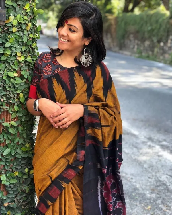 Golden_And_Black_Cotton_Premium_Saree_For_Women