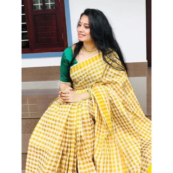 White_With_Golden_Checked_Kerala_Paalum_Palam_Saree