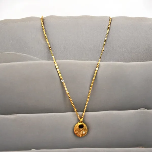 Gold_Stainless_Steel_Black_Stone_Circle_Pendant_With_Chain_Necklace_For_Women
