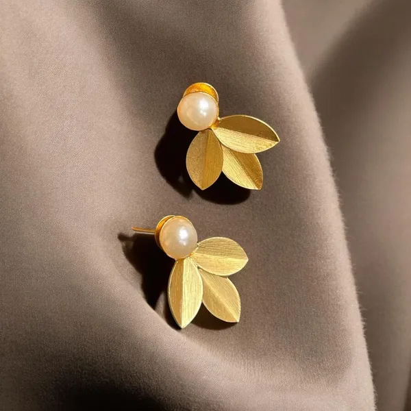 Golden_Premium_Brass_Triveni_Leaf_Gold_Studs_Earring_For_Women