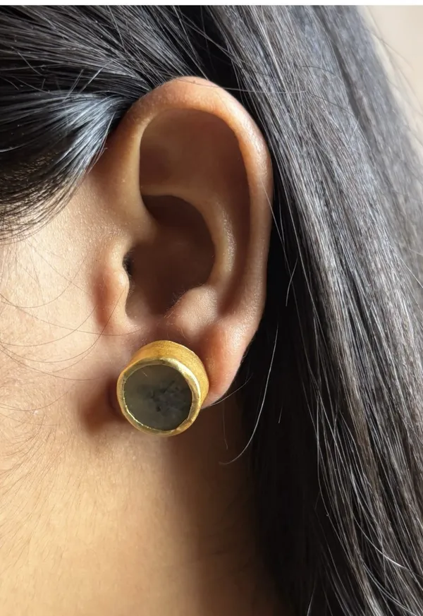 Gold_Beaded_Brass_Brass_With_Natural__Stone_Stud_Earring_For_Women