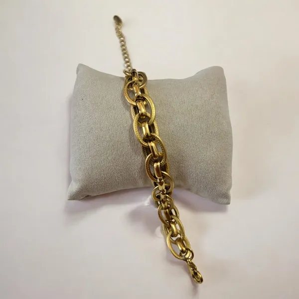 Gold_Stainless_Steel_Siakad_Thick_Chain_Bracelet_Bracelet_For_Women