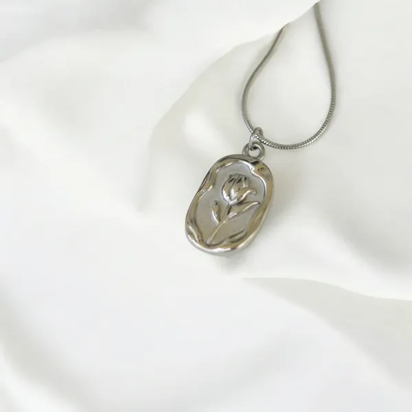Silver_Stainless_Steel_Rose_Engraved_Necklace_For_Women